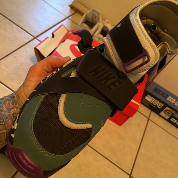 These are special edition Nikes. Family bought them for me and they don’t fit. - Picture 3 of 6